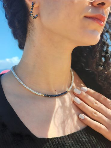 collier en perle blanc et bleu