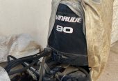 Bateau long de 5m80. Moteur EvinRude 90