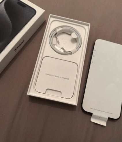 iPhone 15 Pro Max 256G cacheté